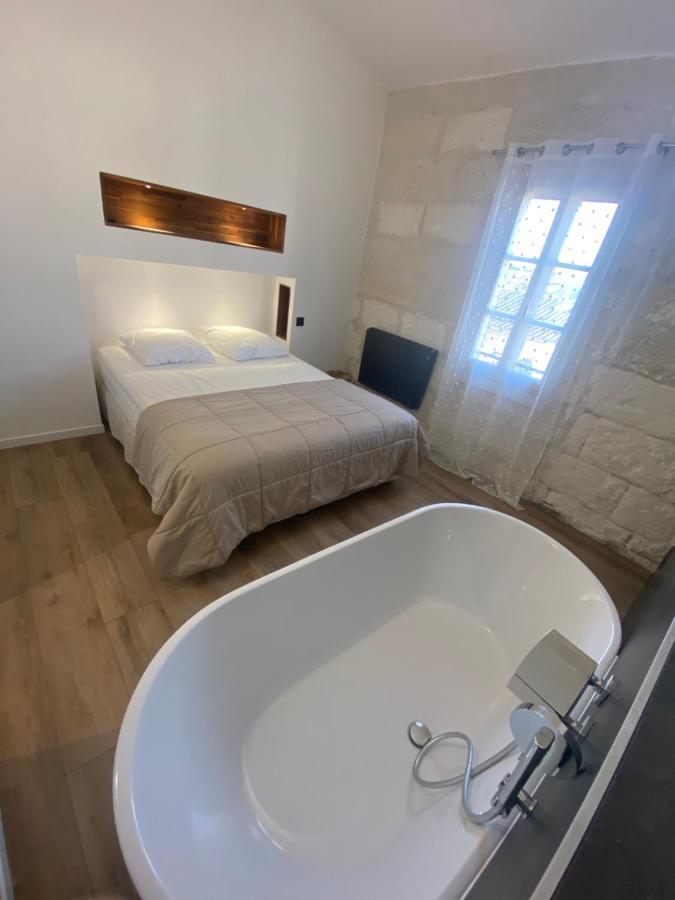 Loft Spacieux Au Coeur Des Remparts D'艾格-莫尔特 外观 照片